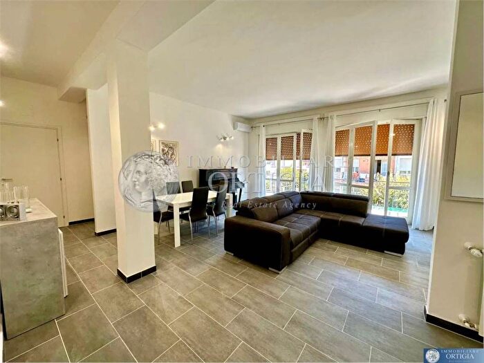 Appartamento con 6 locali in affitto in Via Dei Servi Di Maria No Number, Grottasanta Tunisi, Siracusa