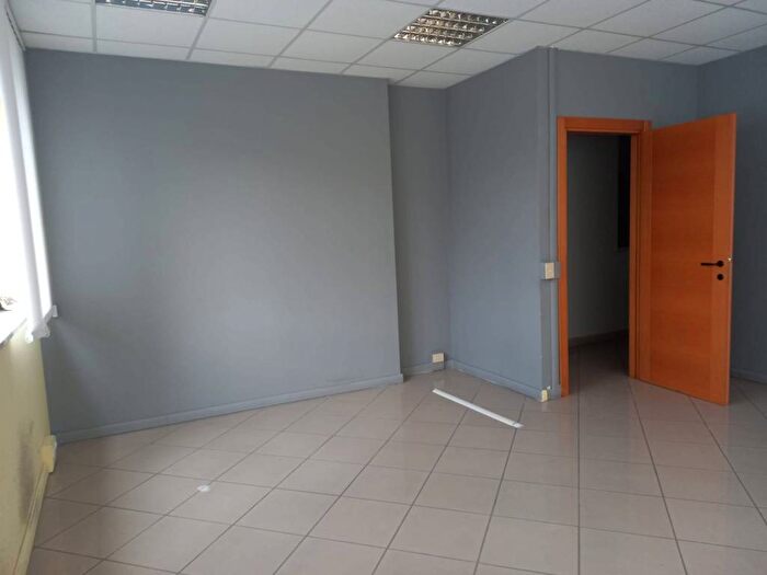 Casa con 5 locali in affitto in Viale Enrico Mattei, Via Mondo, Caserta