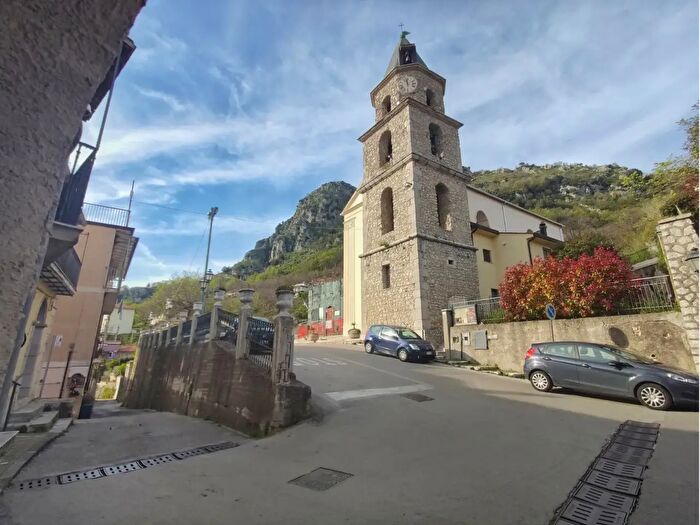 Appartamento trilocale in vendita in Via Francesco Guarino, Solofra