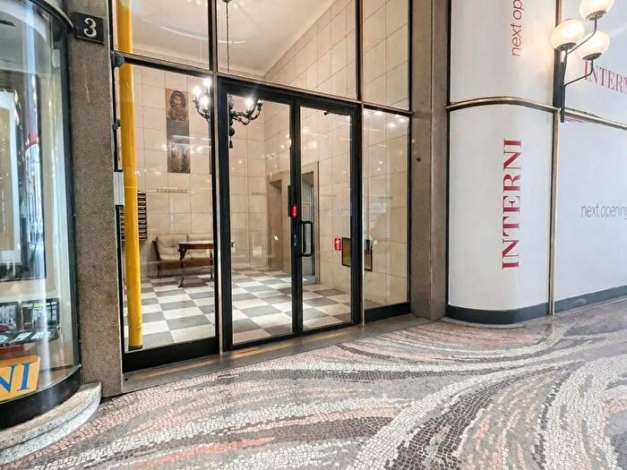 Appartamento con 5 locali in vendita in Galleria Strasburgo, Milano