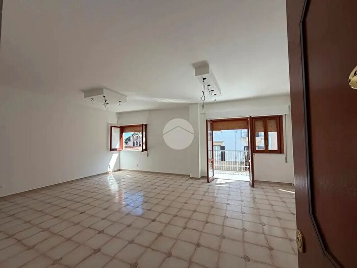 Appartamento con 5 locali in affitto in Corso a Amedeo, Palermo