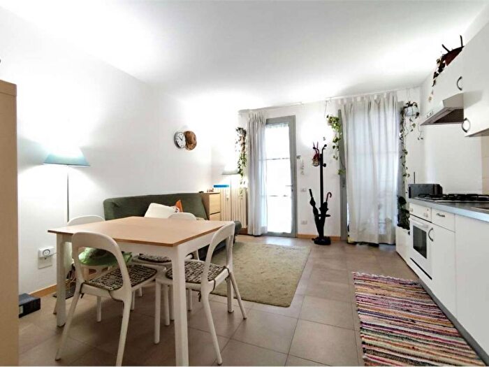 Appartamento bilocale in affitto in Via Giacosa, Rovereto, Milano