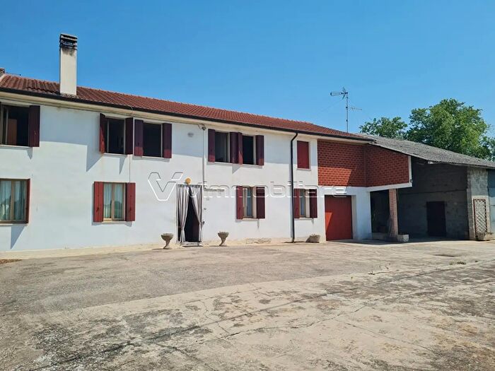 Casa con 12 locali in vendita in Via a Manzoni, Campiglia Dei Berici