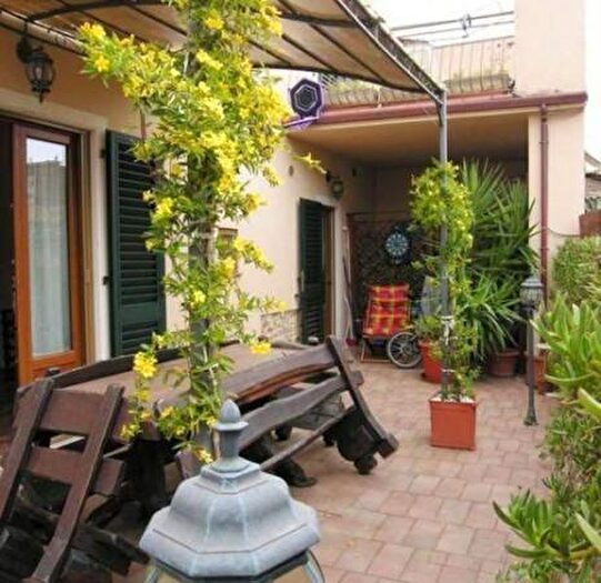 Casa con 6 locali in vendita in Via Vittorio Veneto, Monsummano Terme