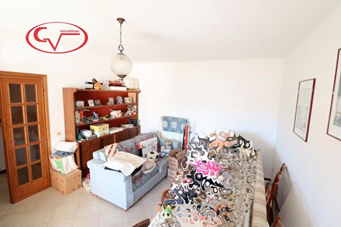 Appartamento con 5 locali in vendita in Via Marzo, Montevarchi