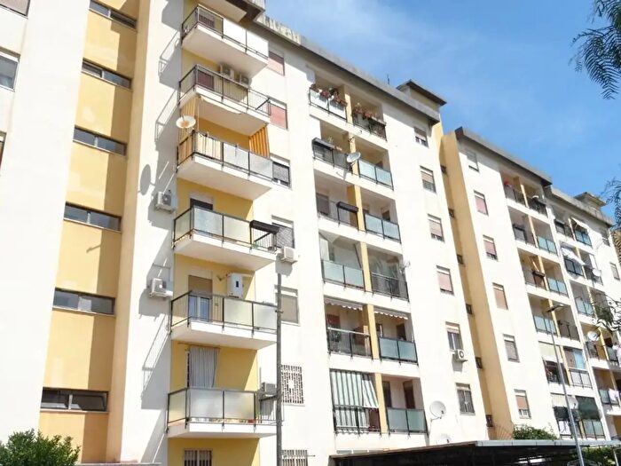 Appartamento quadrilocale in vendita in Via Vincenzo Barone, Palermo