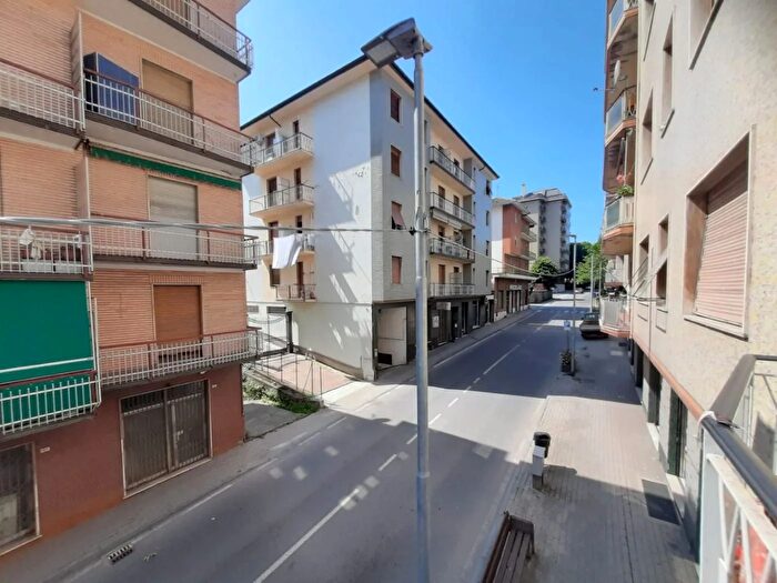 Appartamento trilocale in vendita in Via LungOrba Mazzini, Ovada