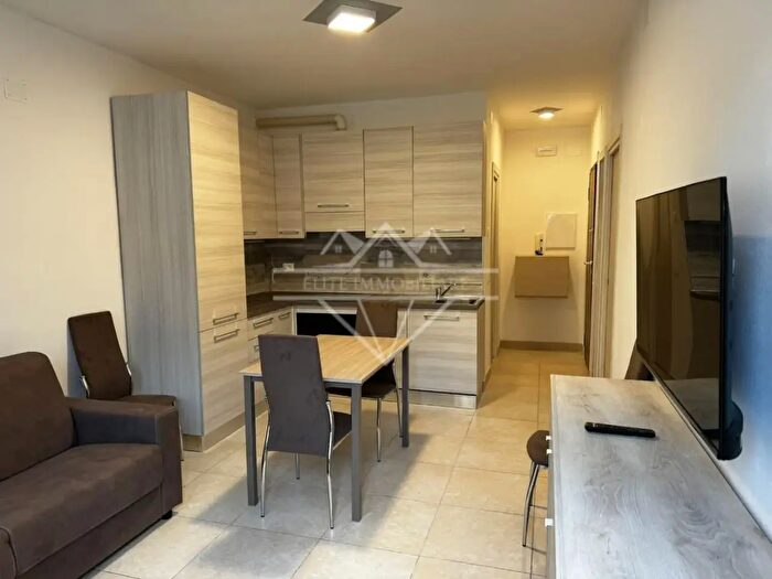 Appartamento trilocale in affitto in Massa