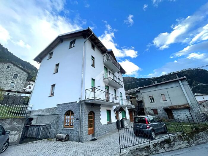 Appartamento trilocale in vendita in Via Frontale, Sondalo