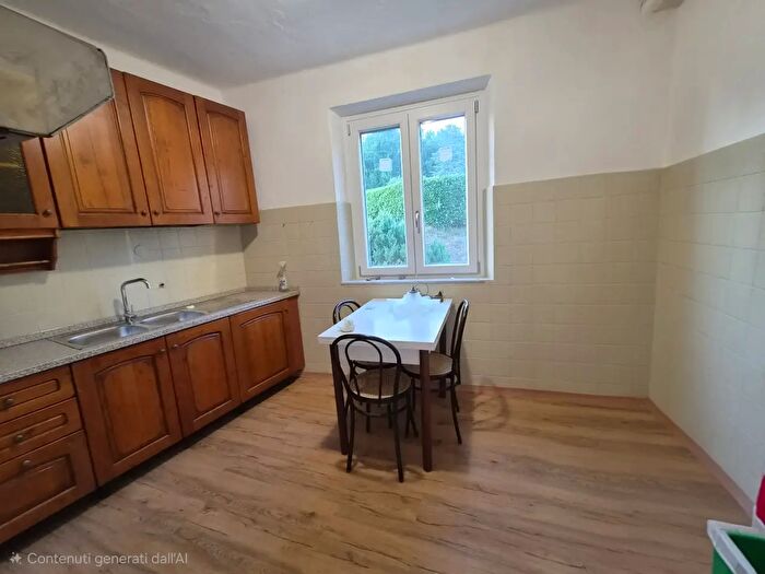 Appartamento quadrilocale in affitto in Via di Nozzano, Lucca