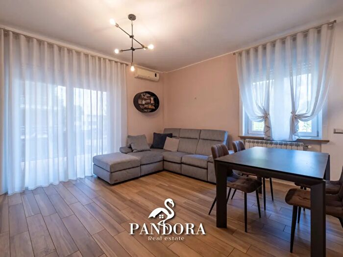 Appartamento con 6 locali in vendita in Via B Colleoni, Gallarate