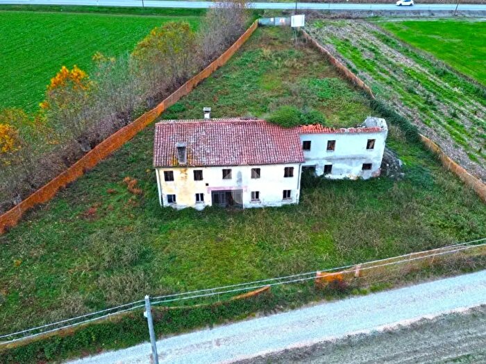 Casa con 5 locali in vendita in Via Riccardo Riporti, Piazzola Sul Brenta