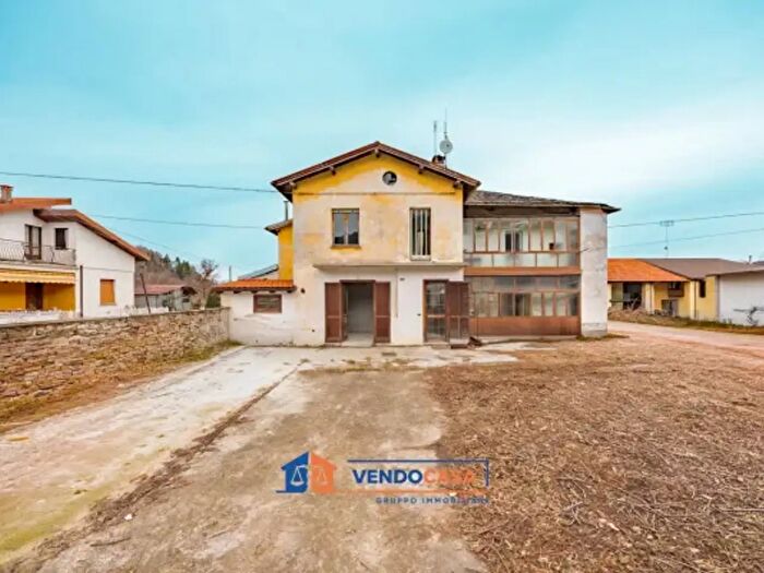 Casa con 6 locali in vendita in Via Castellar, Boves