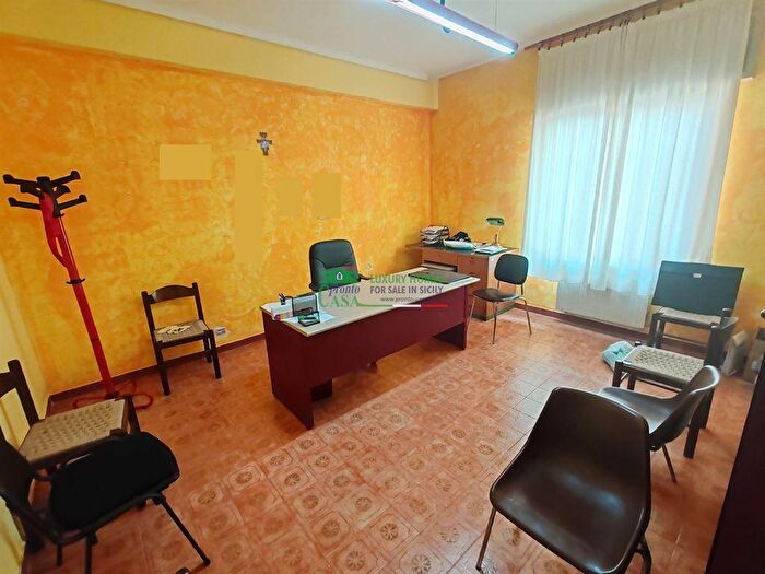 Appartamento con 7 locali in vendita in Ragusa