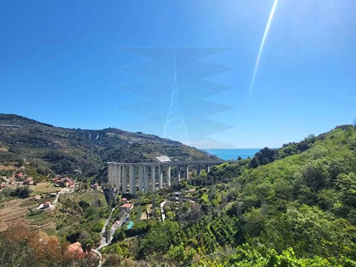 Casa quadrilocale in vendita in Via Felice Cascione, Ventimiglia