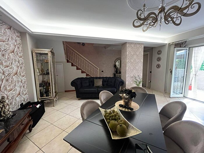 Appartamento trilocale in vendita in Via Cavour, Casoria