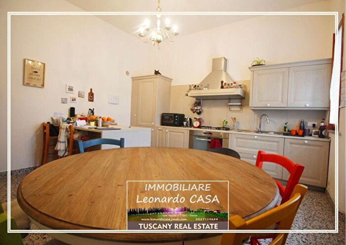 Casa con 5 locali in vendita in Capraia E Limite