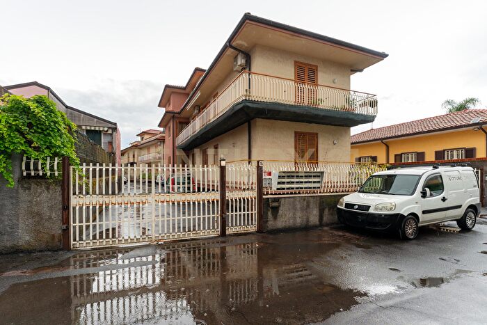 Appartamento trilocale in vendita in Via Guglielmo Marconi, Viagrande