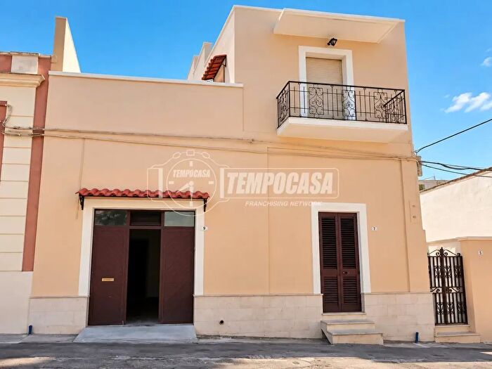 Appartamento con 6 locali in vendita in Via Carlo Alberto, Supersano