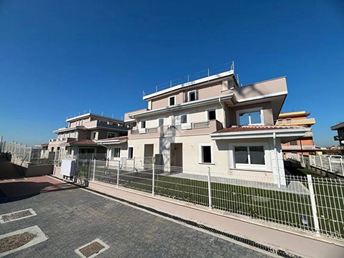 Appartamento con 5 locali in vendita in Via di Vermicino, Roma