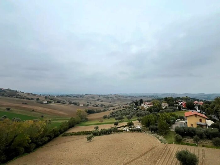 Appartamento con 7 locali in vendita in Ostra