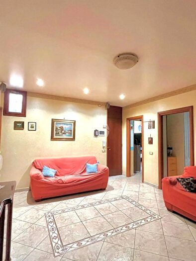 Appartamento trilocale in vendita in Via Vito La Mantia, Palermo