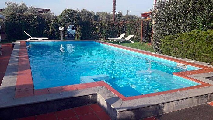 Appartamento con 6 locali in affitto in Cinque Vie, Massa