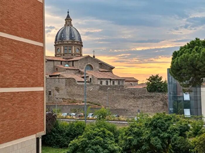 Appartamento quadrilocale in vendita in Via Genova, Viterbo