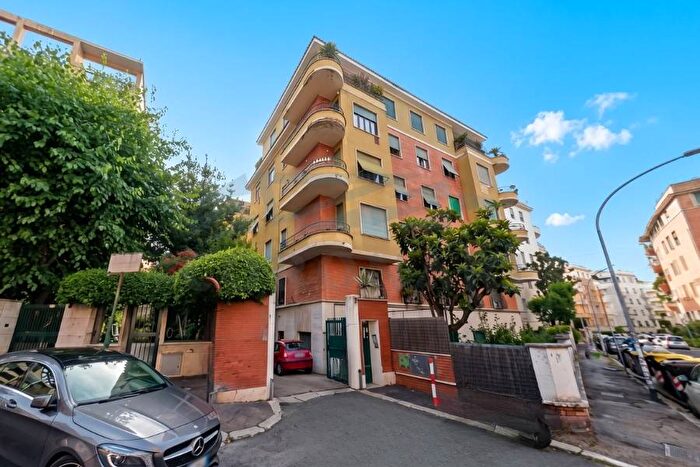 Appartamento quadrilocale in affitto in Via Alessandro Serpieri, Euclide, Roma