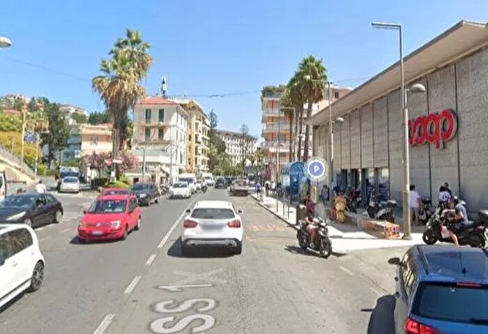 Appartamento trilocale in vendita in Corso Matuzia, Sanremo