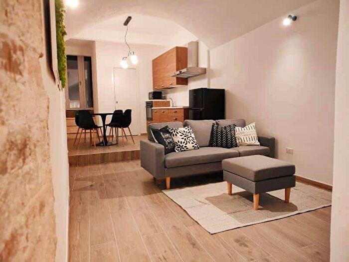 Appartamento trilocale in affitto in Via San Giovanni, Villanova, Cagliari