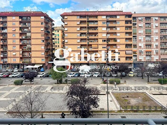 Appartamento bilocale in vendita in Largo Agosta, Roma