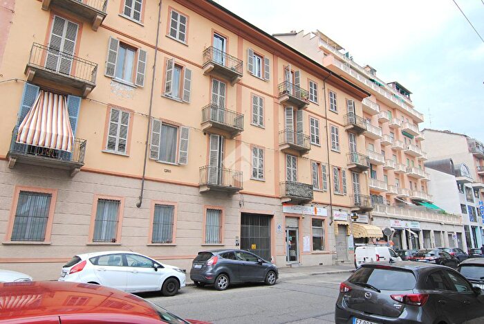 Appartamento trilocale in vendita in Via Asiago, Torino