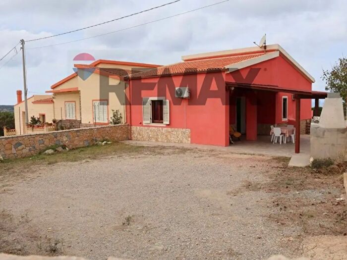 Casa quadrilocale in vendita in Strada Vicinale Butturu, Sassari