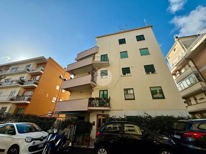 Appartamento trilocale in vendita in Via Brennero, Roma