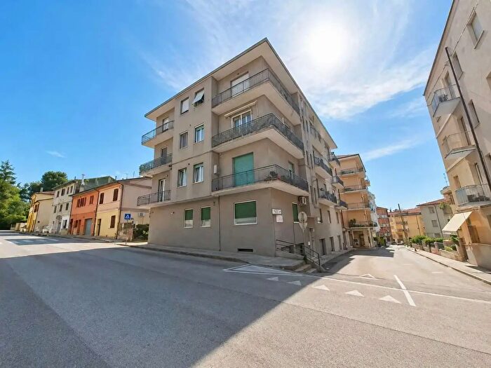 Appartamento con 7 locali in vendita in Via delle Grazie, Ancona