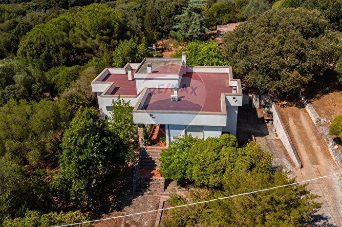 Casa con 11 locali in vendita in Regione Filigheddu Snc, Sassari