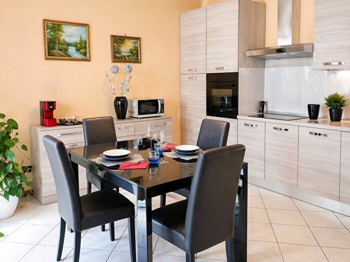 Appartamento bilocale in affitto in Via Carloni, Borghi, Como