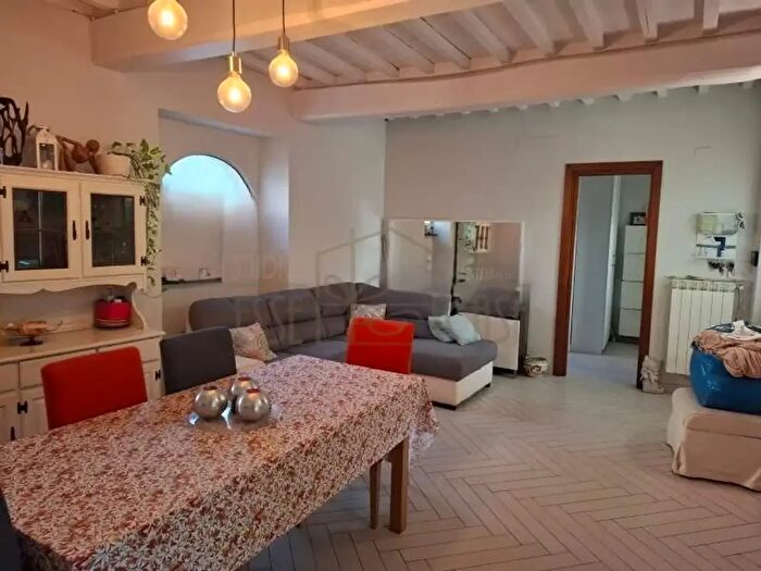 Casa con 6 locali in vendita in Camaiore