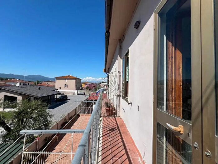 Appartamento con 5 locali in vendita in Pontedera