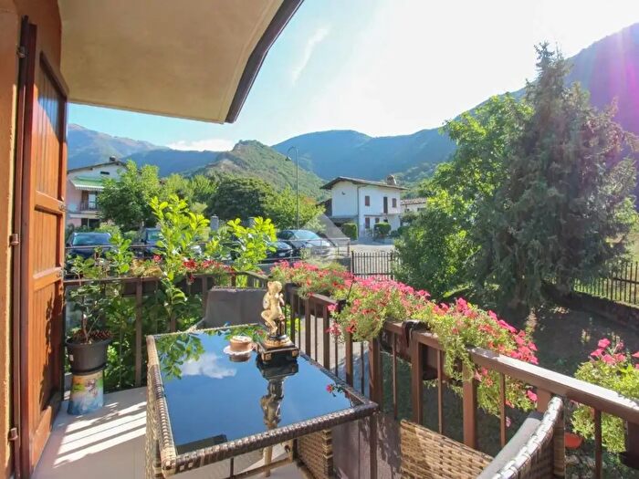 Appartamento bilocale in vendita in Via Fontane, Gardone Riviera