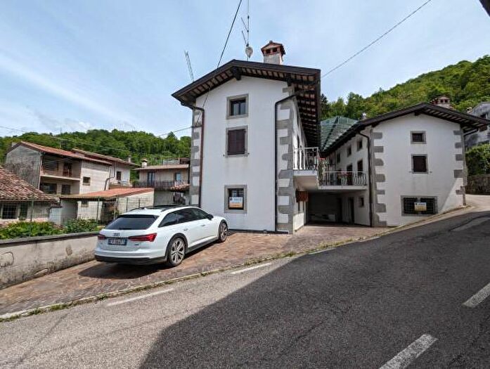Casa con 6 locali in vendita in Frazione Altana, San Leonardo