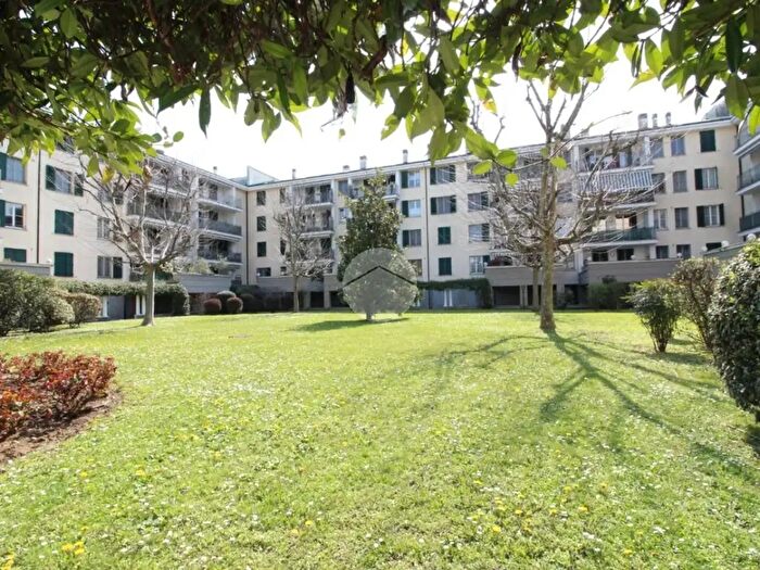 Appartamento bilocale in vendita in Via Giacosa, Trezzano Sul Naviglio