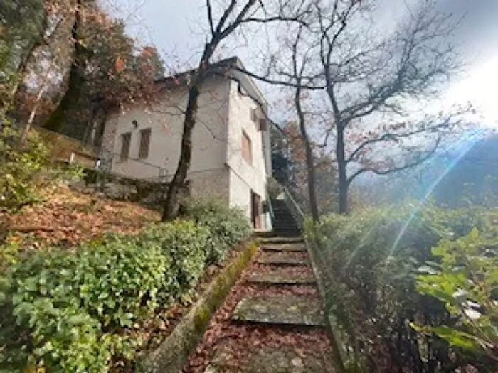 Casa con 5 locali in vendita in Via Giovanni Battista Milani, Pioraco