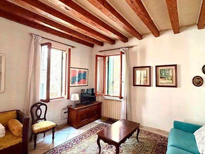 Appartamento trilocale in vendita in Venezia