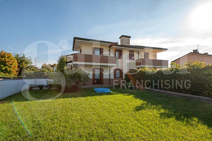 Casa quadrilocale in vendita in Via Parigi, Vigonza