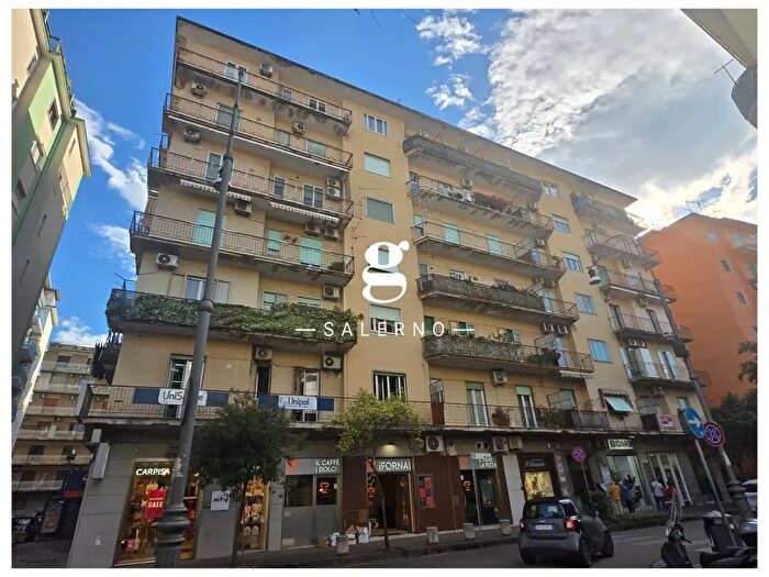 Appartamento bilocale in affitto in Via Posidonia, Salerno