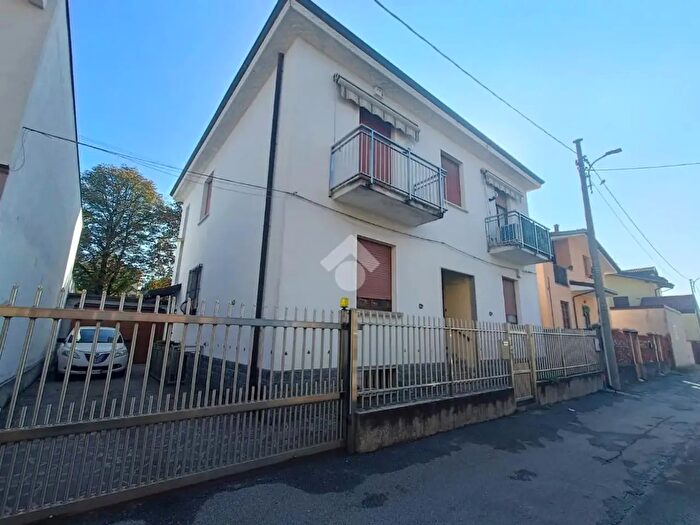 Casa con 5 locali in vendita in Via Enrico Toti, Muggiò