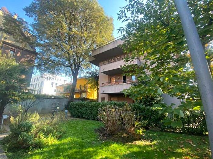 Appartamento trilocale in affitto in Via Sebastiano Veniero, Milano