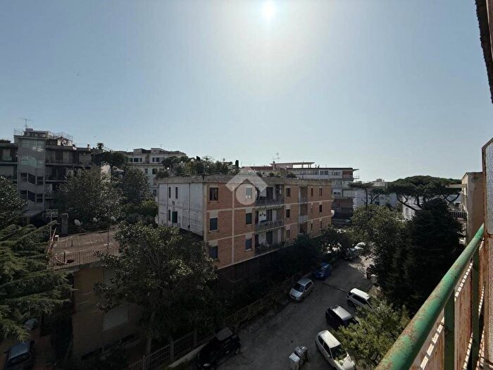 Appartamento trilocale in affitto in Via Nicola Ricciardi, Posillipo, Napoli